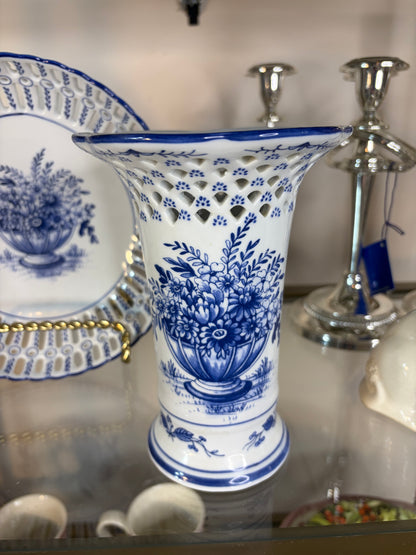 Lovely reticulated blue and white floral bowl and vase set!
