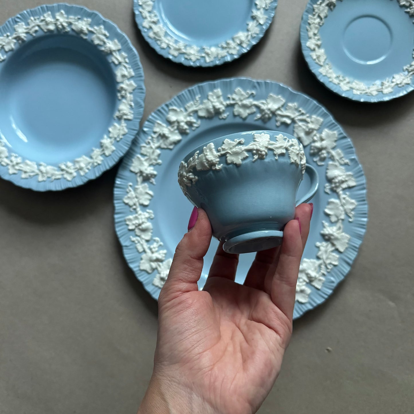 Set of 5 Queensware Wedgwood dining set plates and tea set