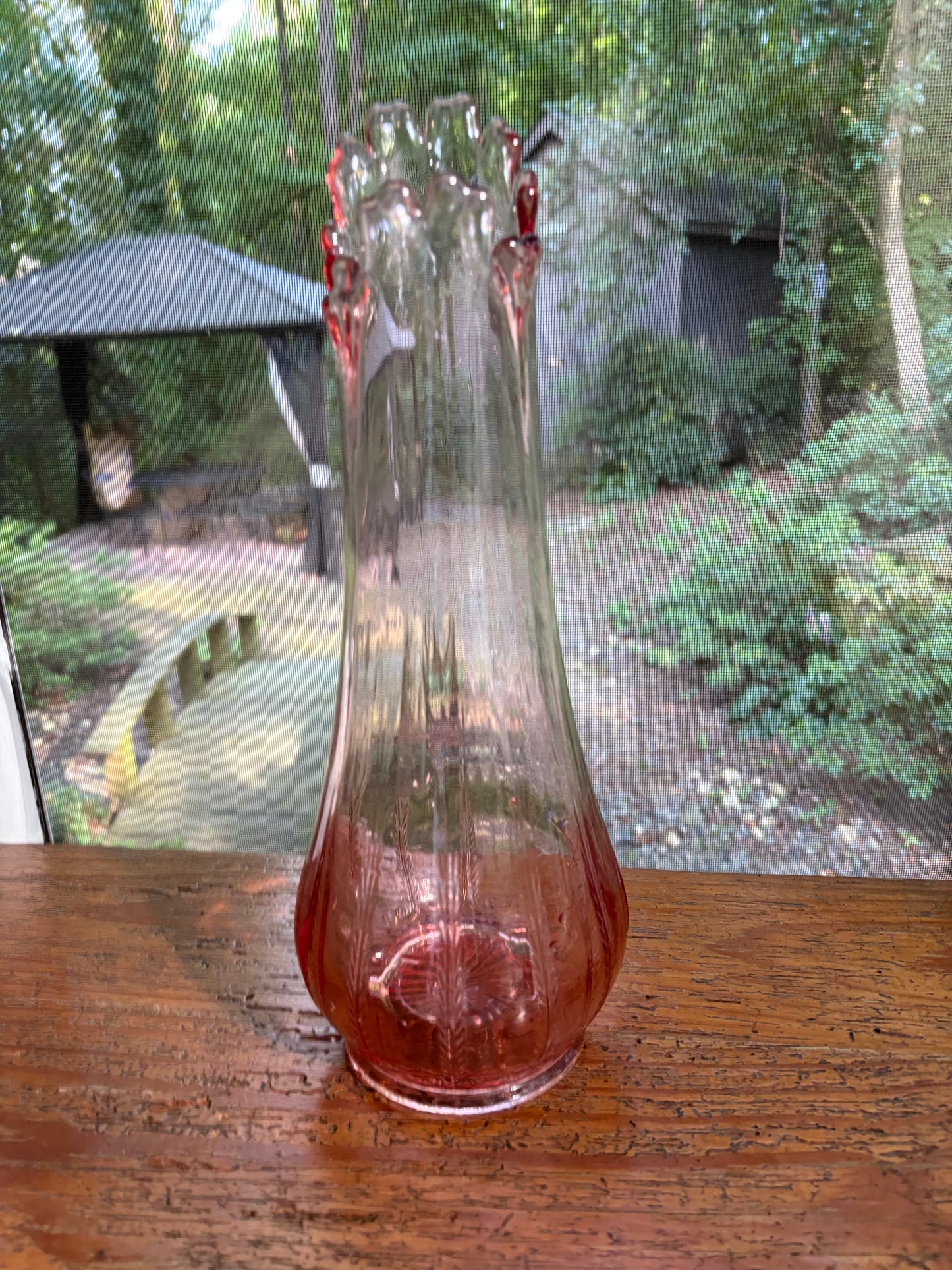 Stunning L.E. Smith Pink Victoria Fern Scroll swung stretch vase!