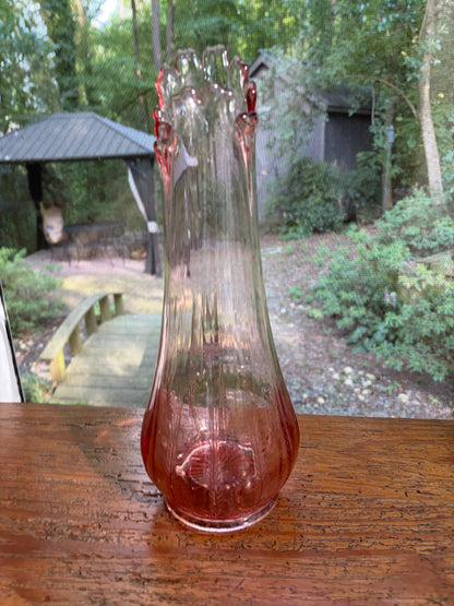 Stunning L.E. Smith Pink Victoria Fern Scroll swung stretch vase!