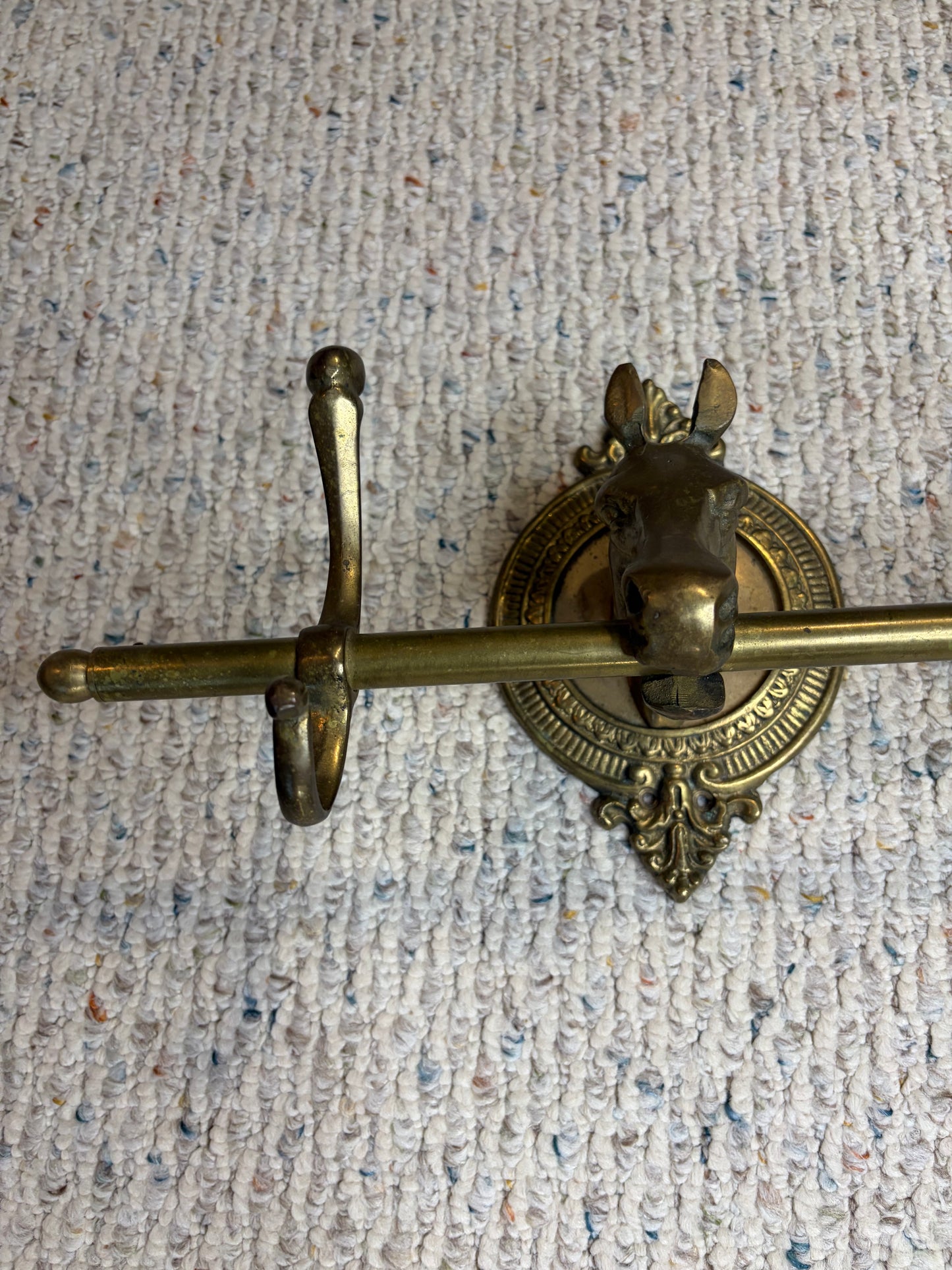 Stunning vintage brass equestrian horse rack with 5 hooks!