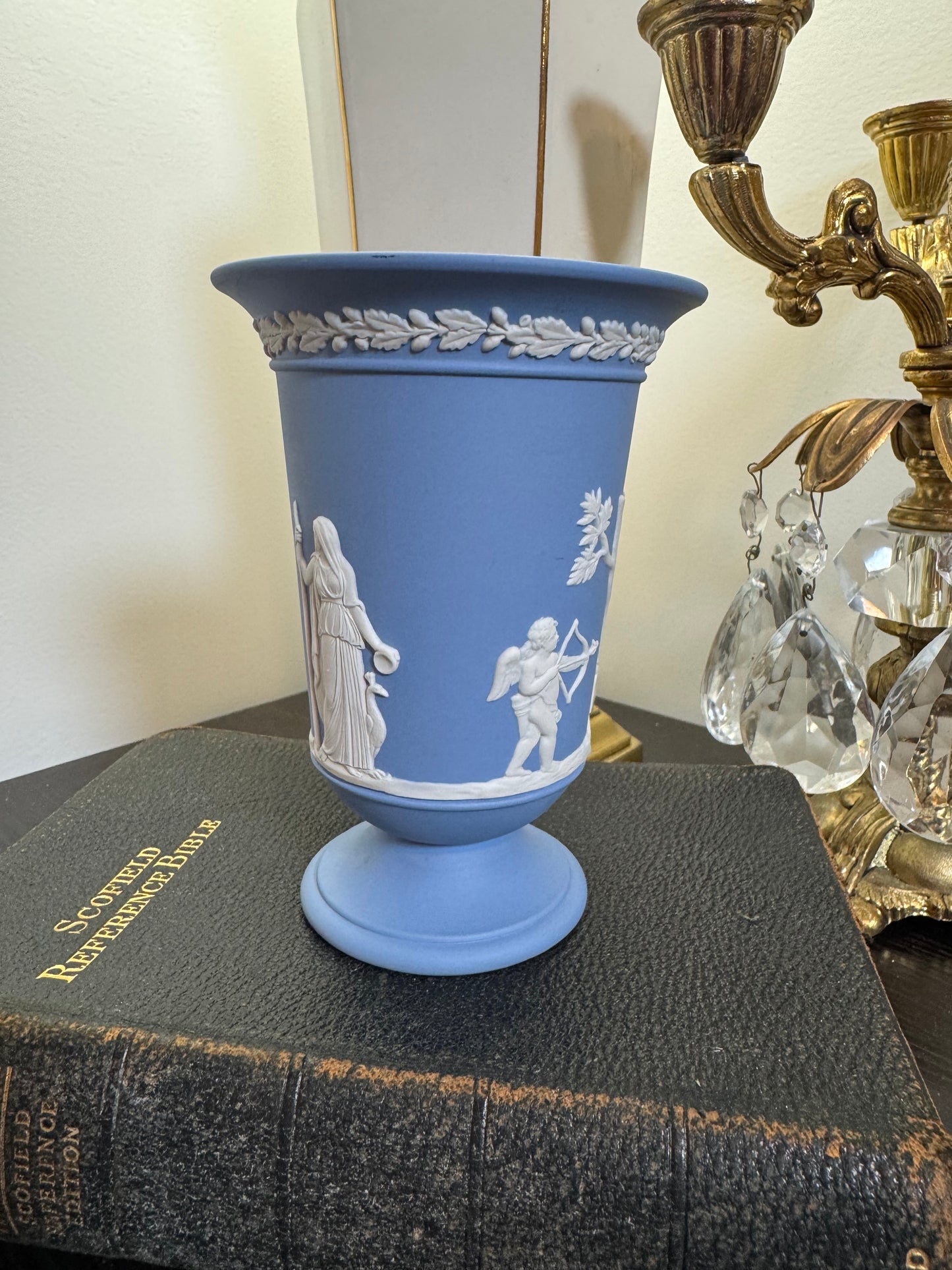 Wedgwood lavender and white beautiful vase urn 6”