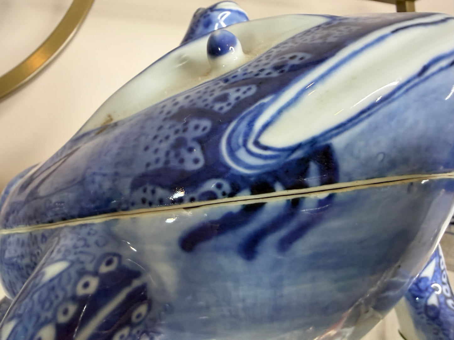 Stunning export lidded frog with mini frog!