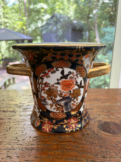 Beautiful Imari colors cachepot with gold handles!