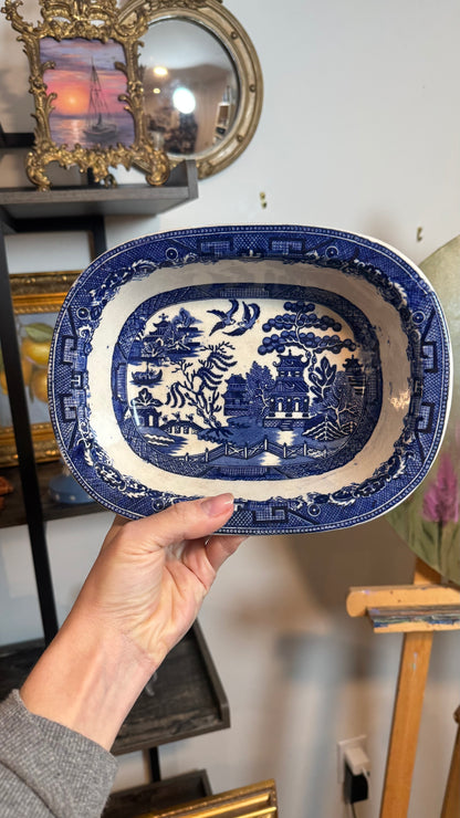 Blue willow deep bowl 9.5x7.5”