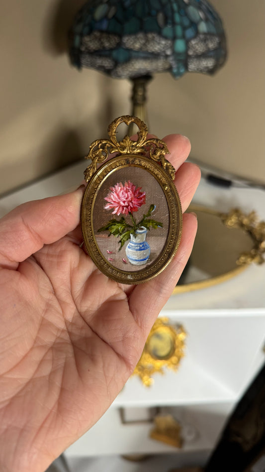 Pink chrysanthemum, original oil, painting, antique brass frame Pink chrysanthemum, original oil, painting, antique brass frame