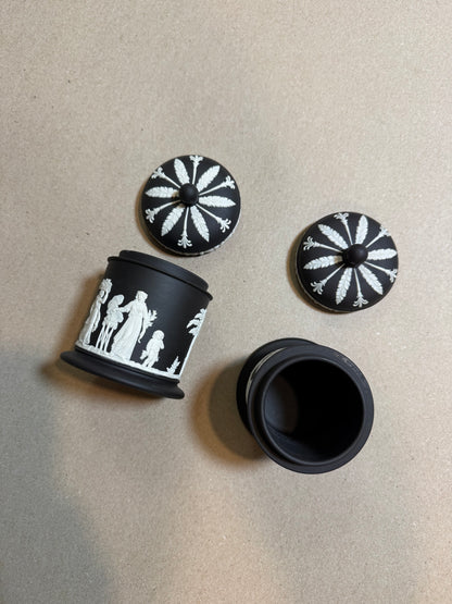 Black bassault Wedgewood tobacco leaf, tall trinket box