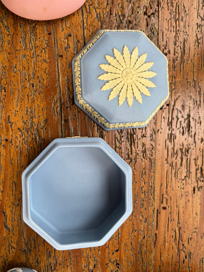 Wedgwood Flower trinket box!