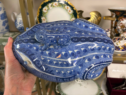 Stunning export lidded frog with mini frog!