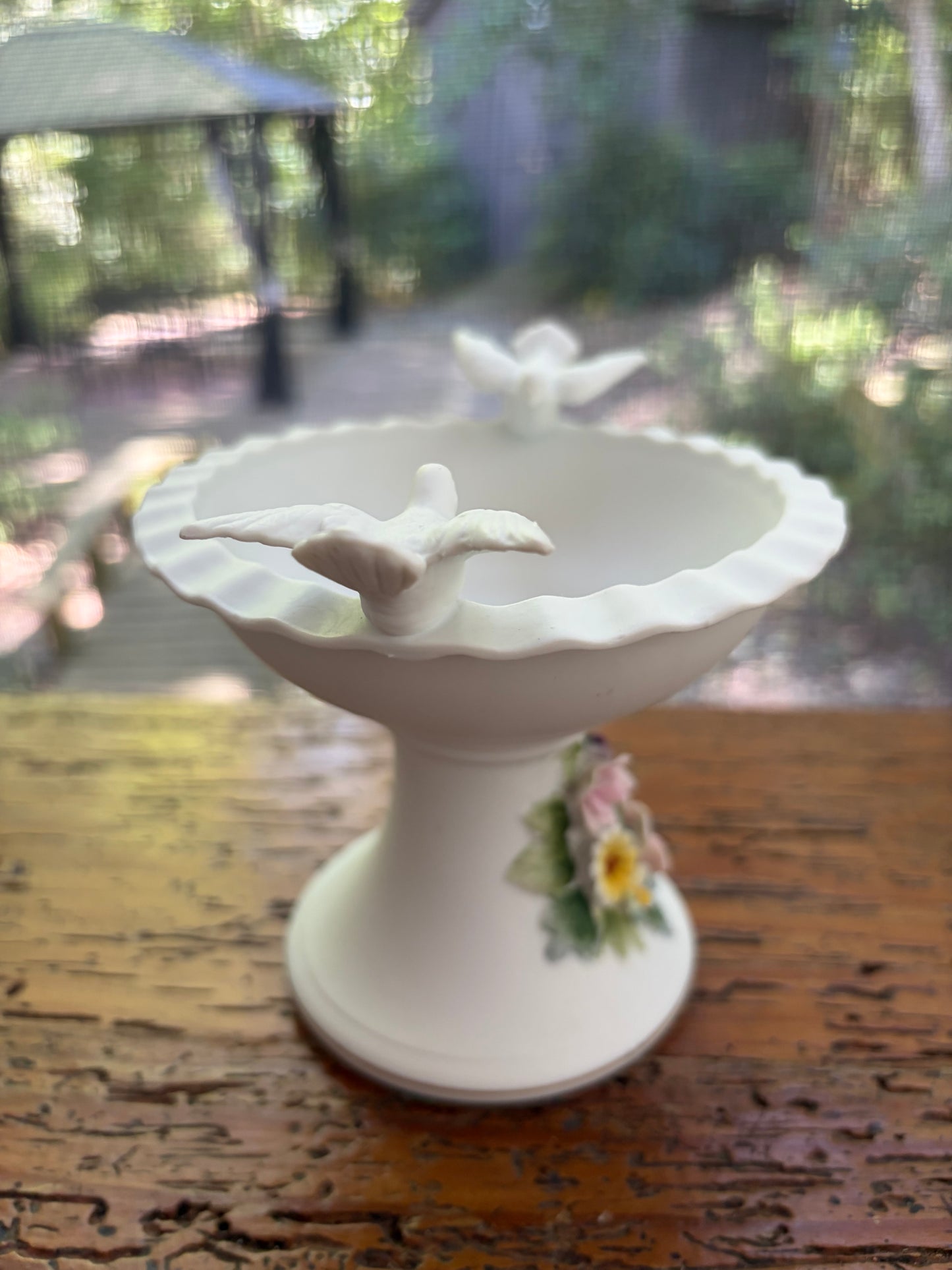 Lovely Lefton porcelain bird bath with flowers!