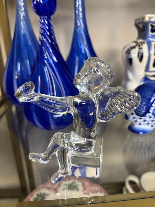 Gorgeous Baccarat Cherub holding a heart!