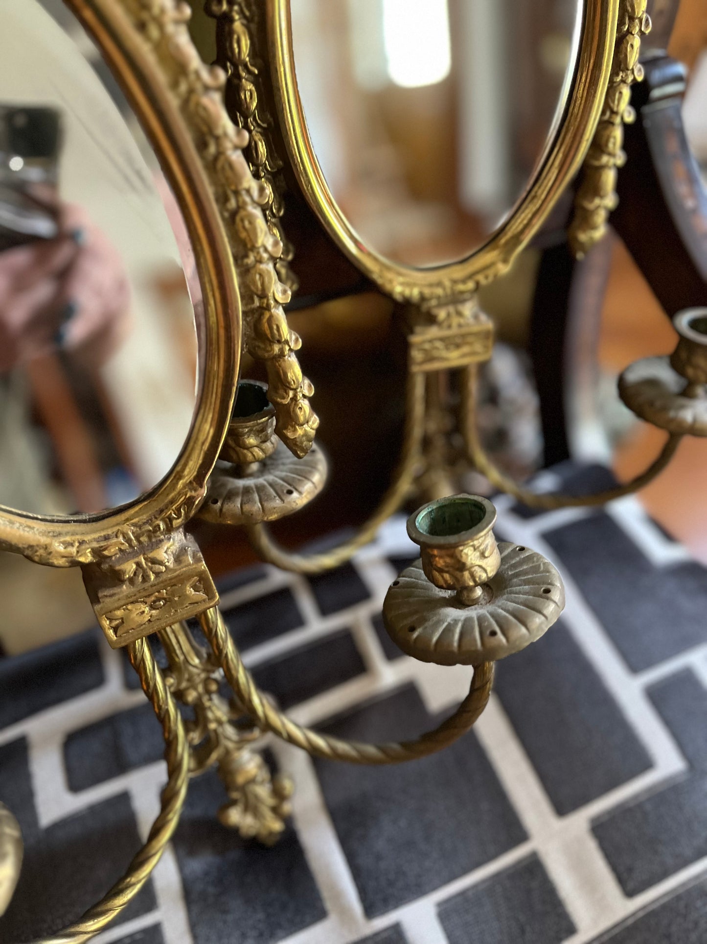 Live 08/11 Elegant Pair of Adam Style Neoclassical Gilt Brass Mirrored Wall Sconces Circa 1930s–1940s