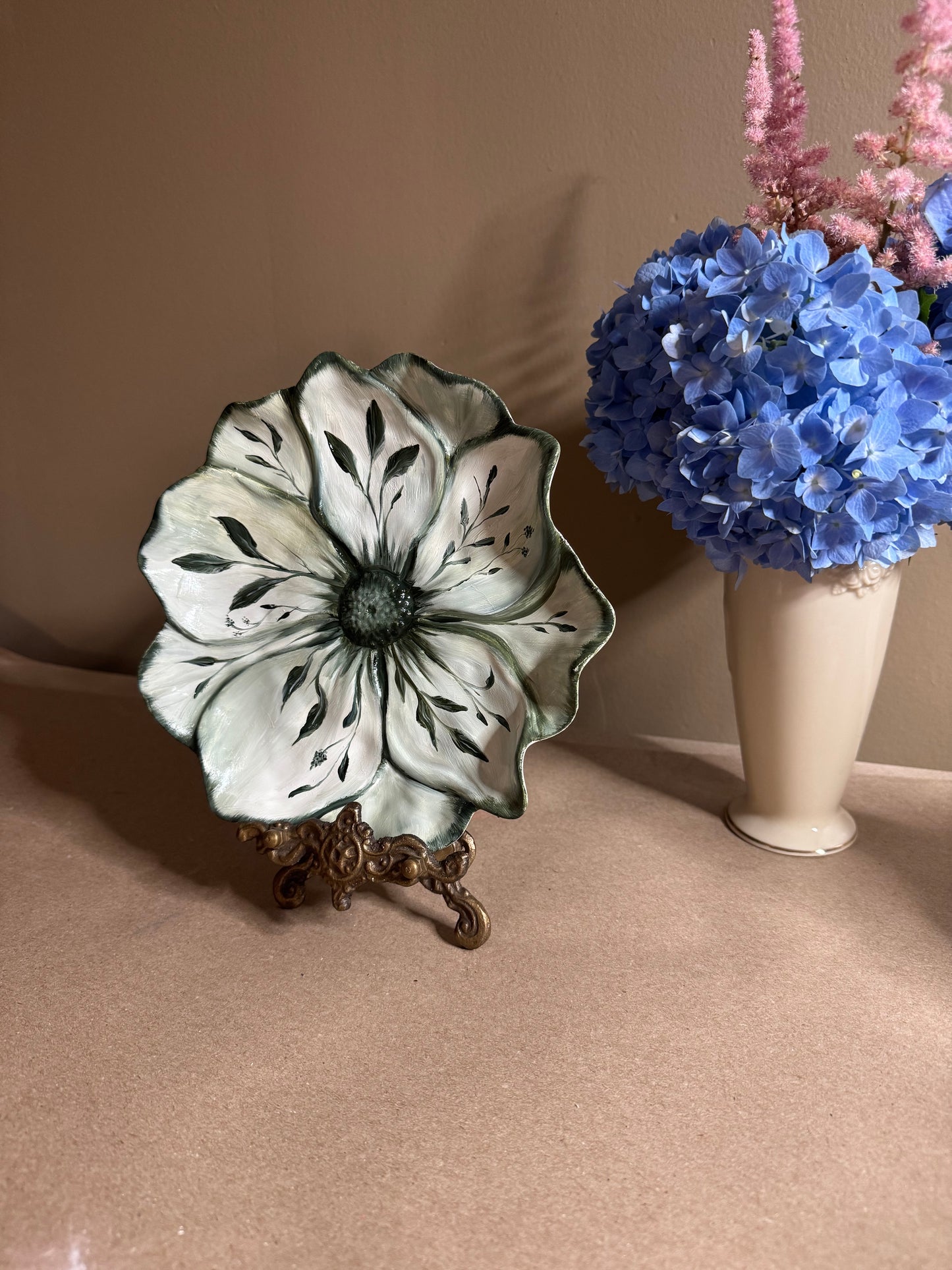 Hand painted flower shape plate green floral