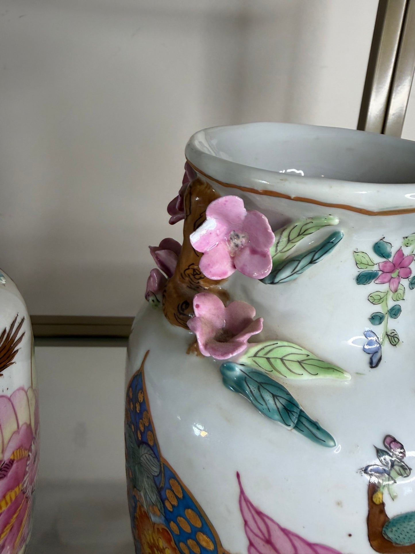 Stunning Tobacco Leaf vases pair with raised flowers! As is!