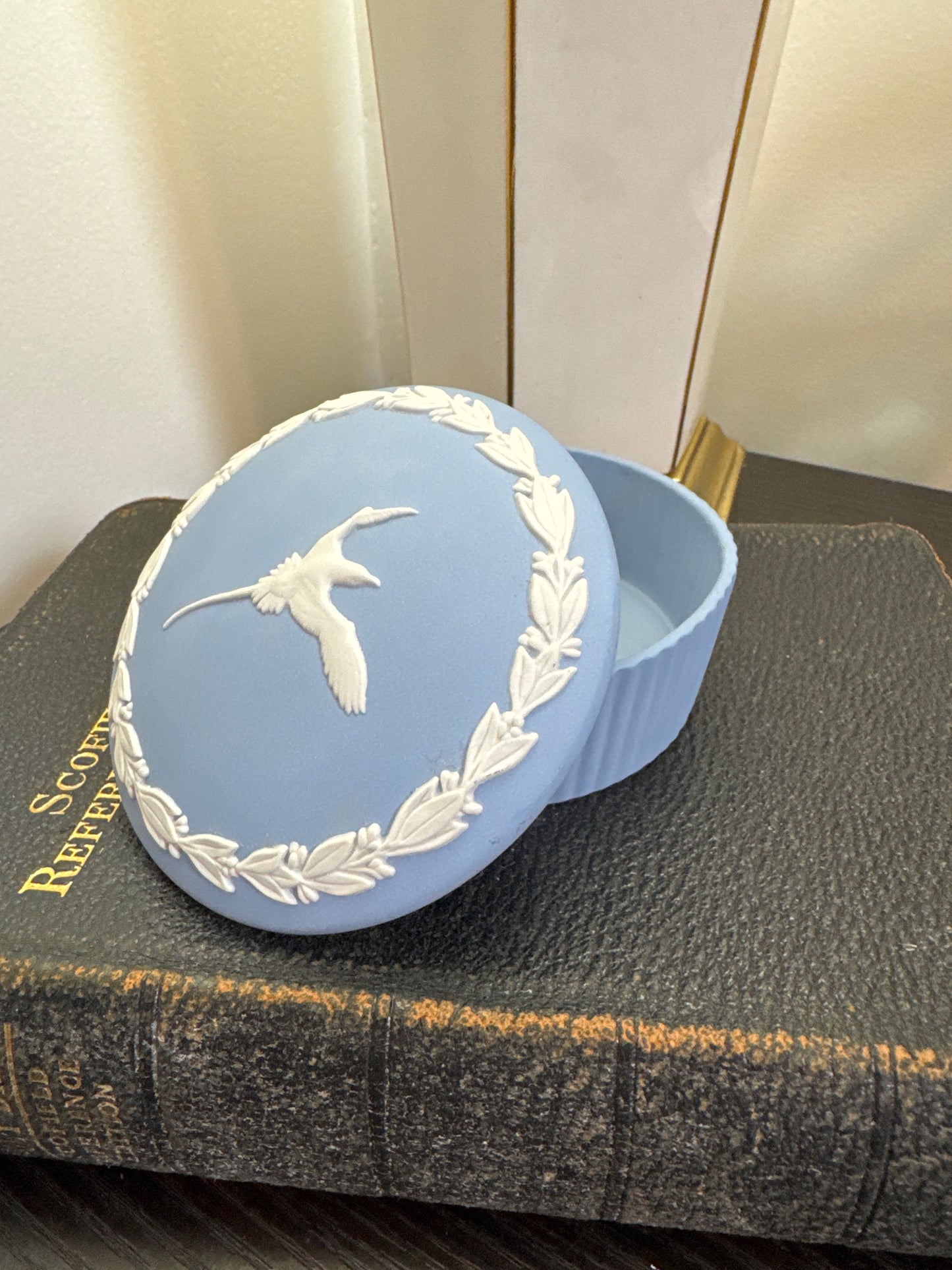 Wedgwood rare lavender light blue cupcake trinket box with long tail bird