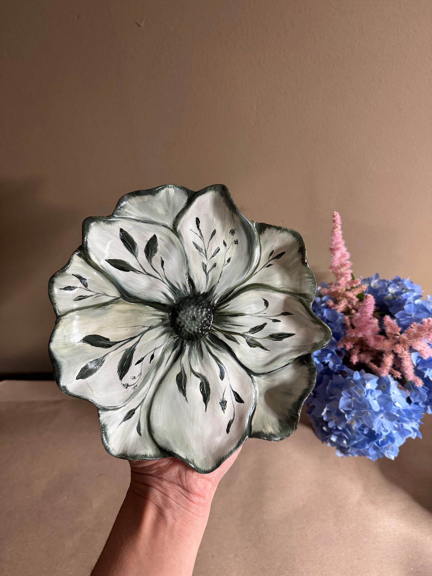 Hand painted flower shape plate green floral