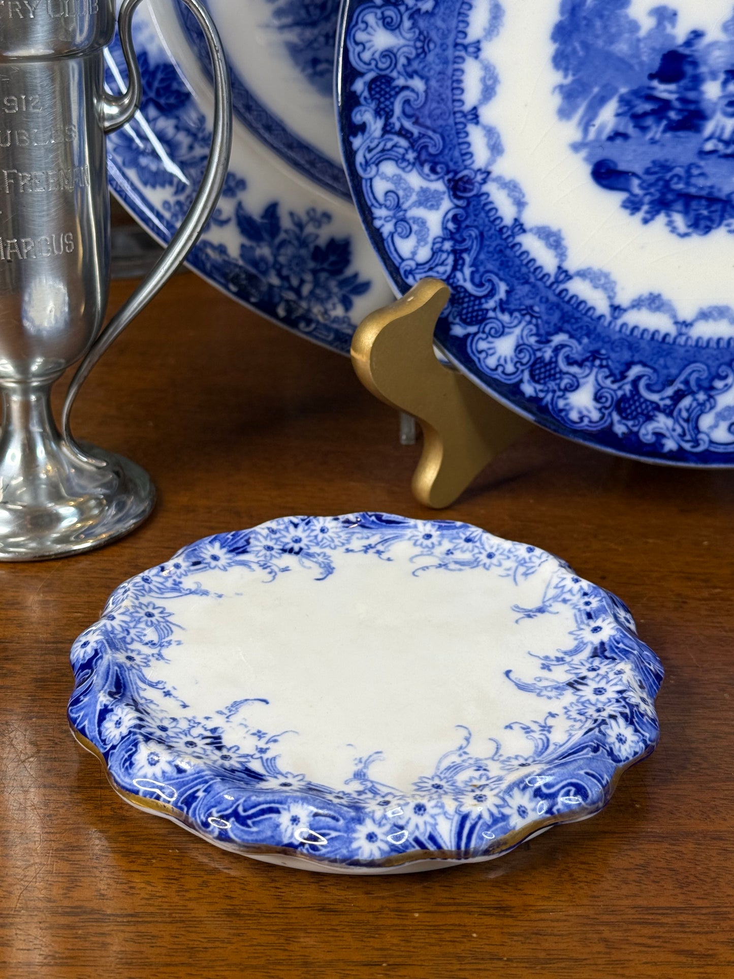 DA4379 - Royal Doulton flue blue pot stand, c.1900