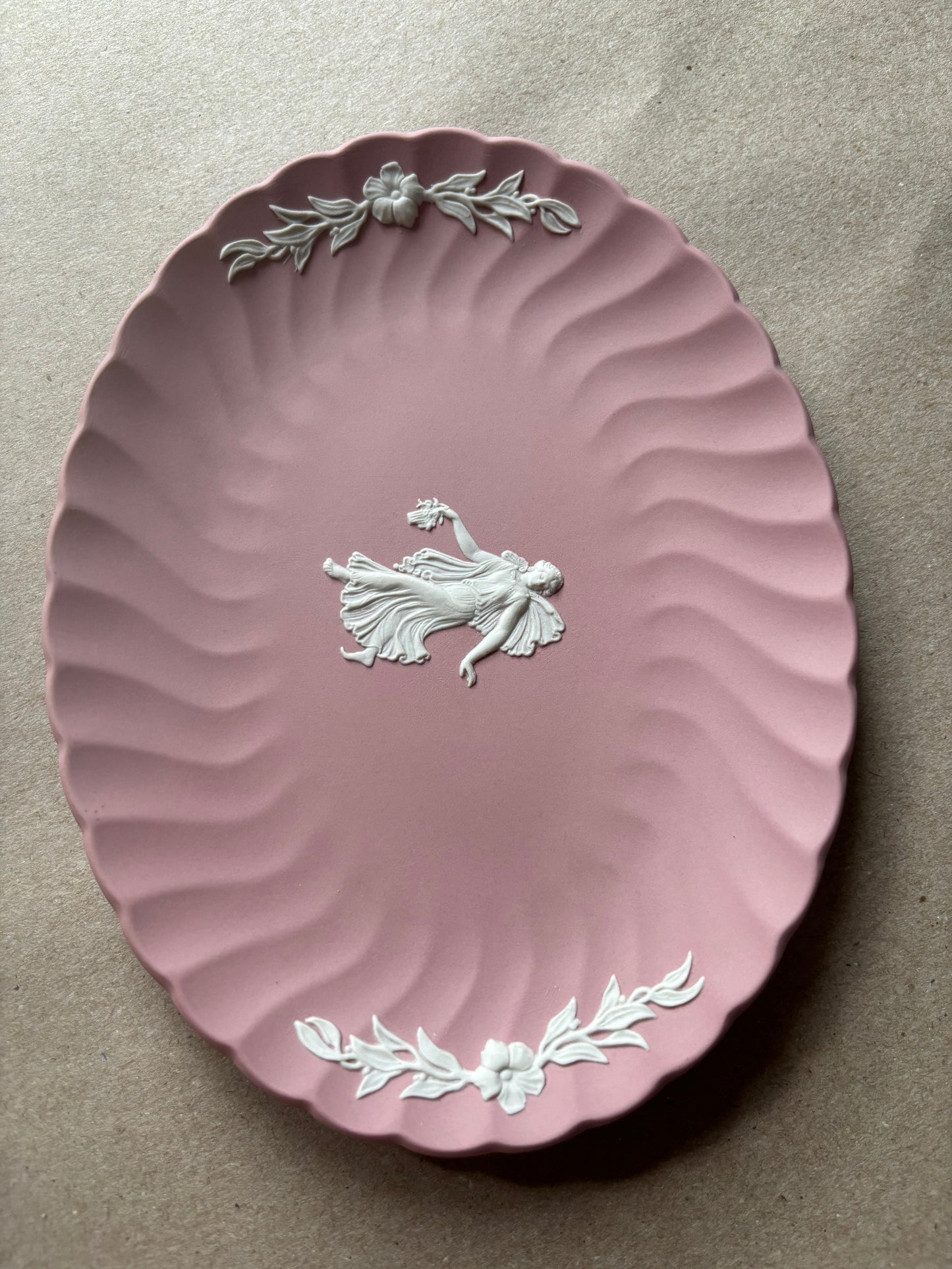 Beautiful pink oval plate Wedgwood