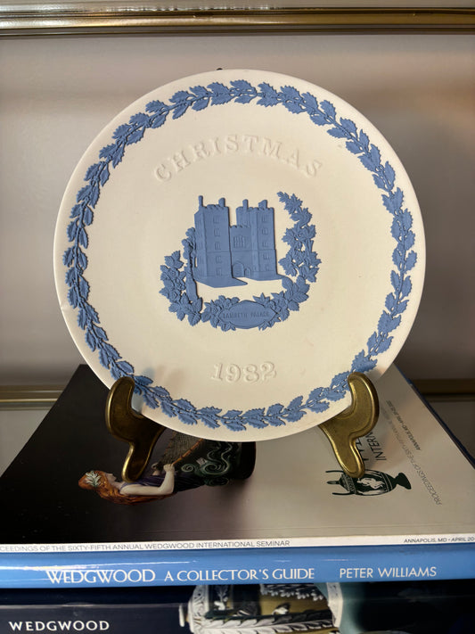 Wedgwood Jasperware Christmas 1982 plate! As is!