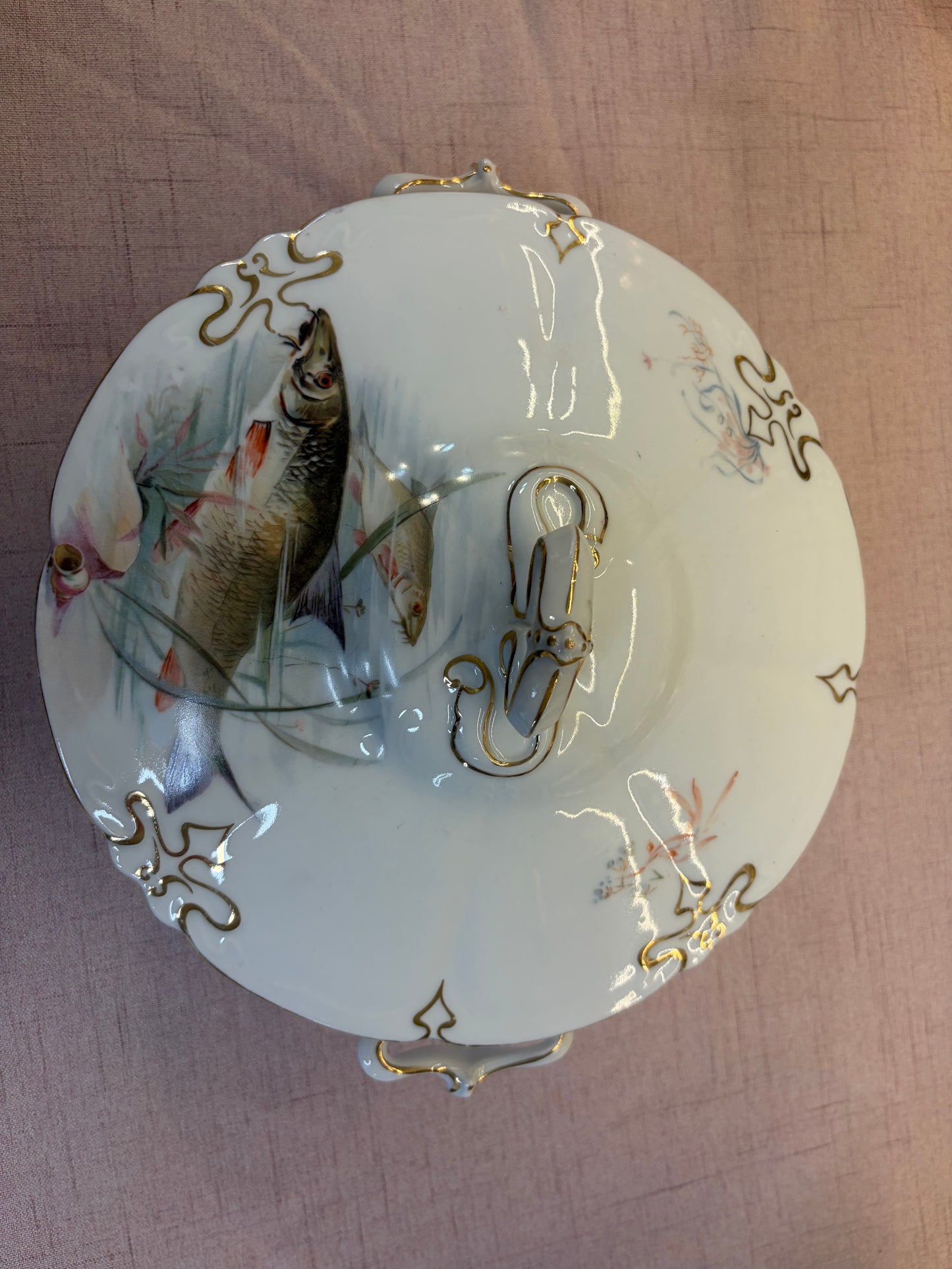 Gorgeous antique Vienna fish lidded tureen!