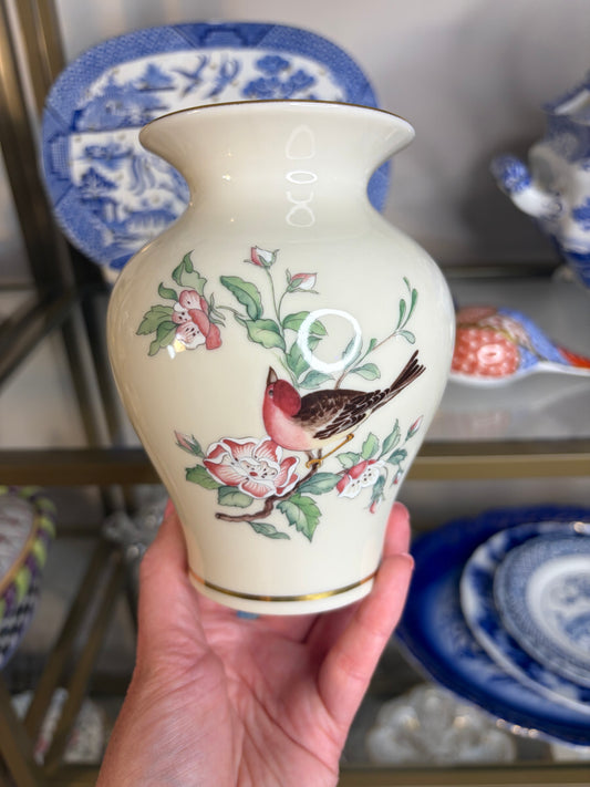 Lovely Lenox Serenade bird vase!