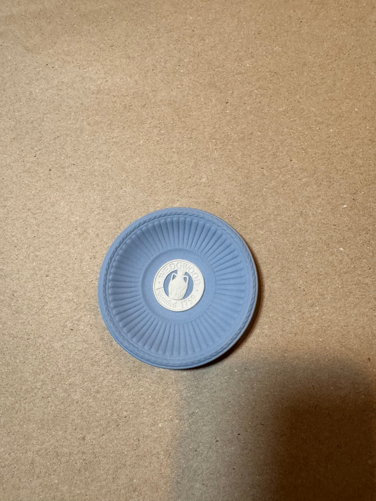 Live 06/15 blue mini Wedgwood portland vase plate 3”