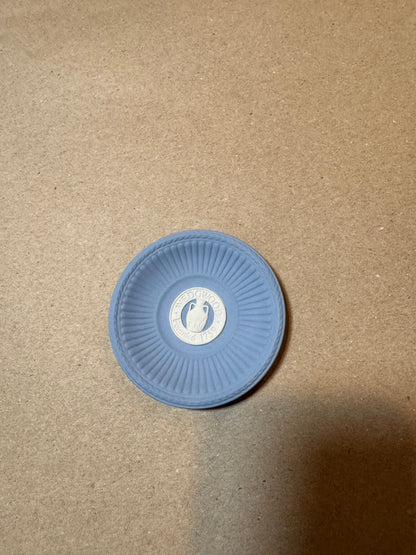 Live 06/15 blue mini Wedgwood portland vase plate 3”