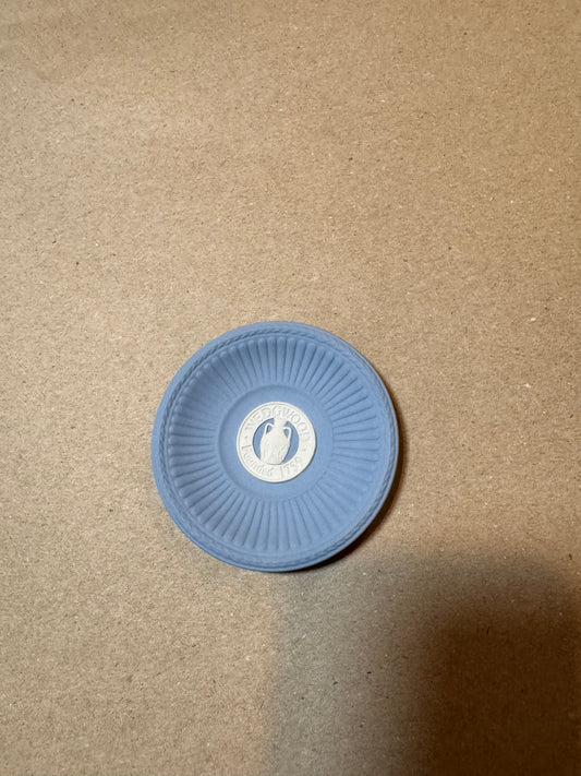 Live 06/15 blue mini Wedgwood portland vase plate 3”