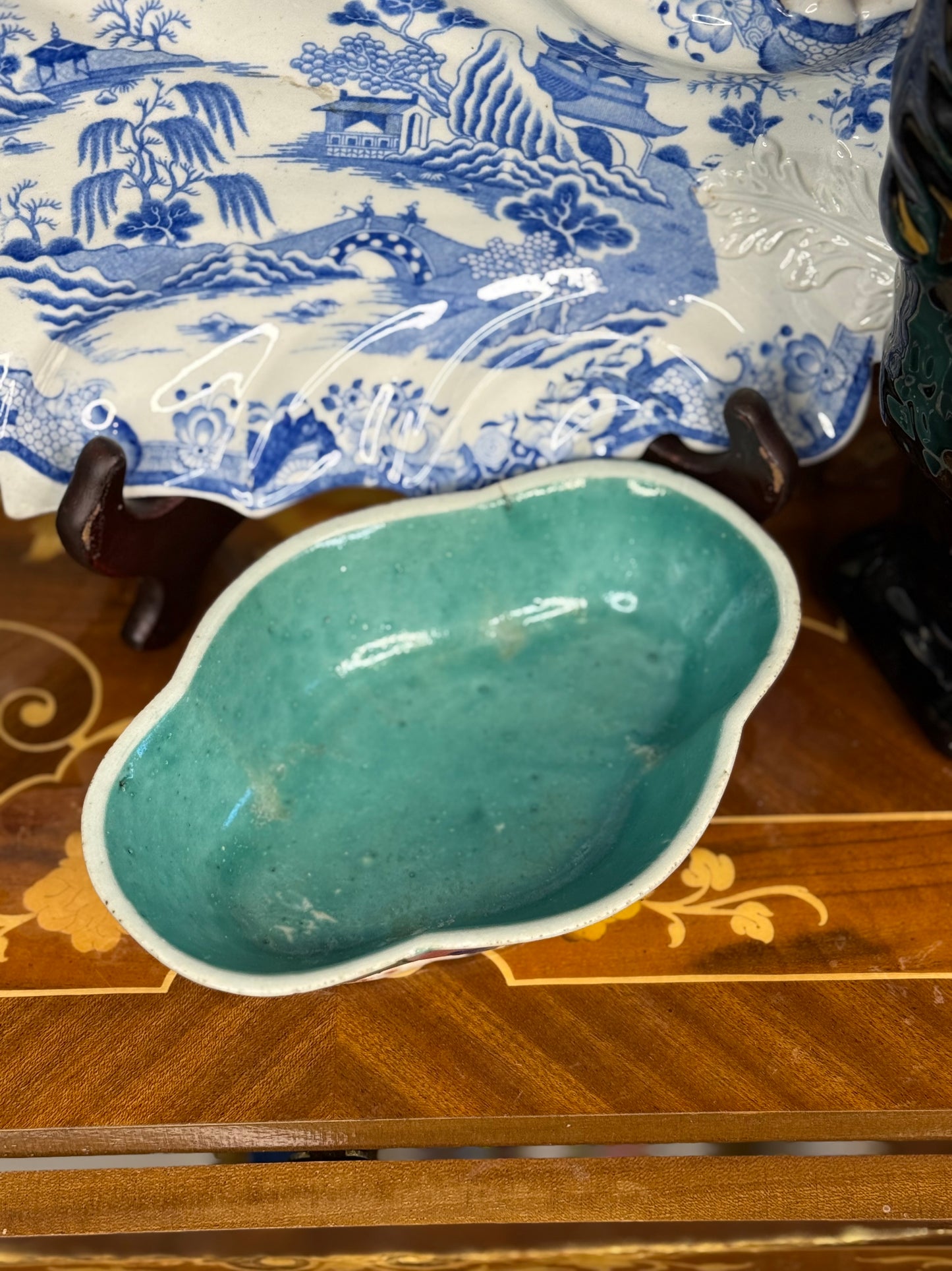 Pair of Republic-Era Turquoise Famille-Verte Dishes – Hand-Painted Medallions (c. 1920–40)