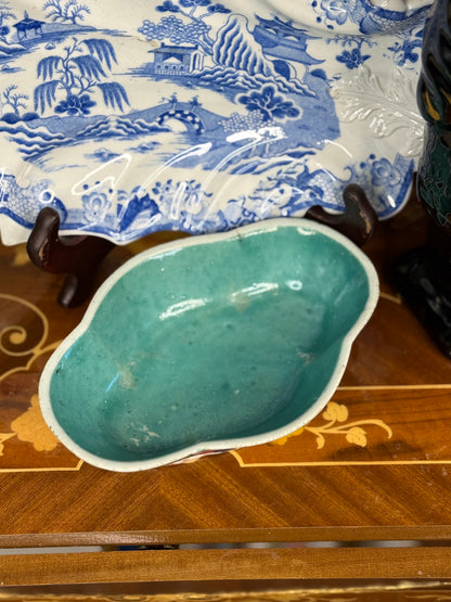 Pair of Republic-Era Turquoise Famille-Verte Dishes – Hand-Painted Medallions (c. 1920–40)