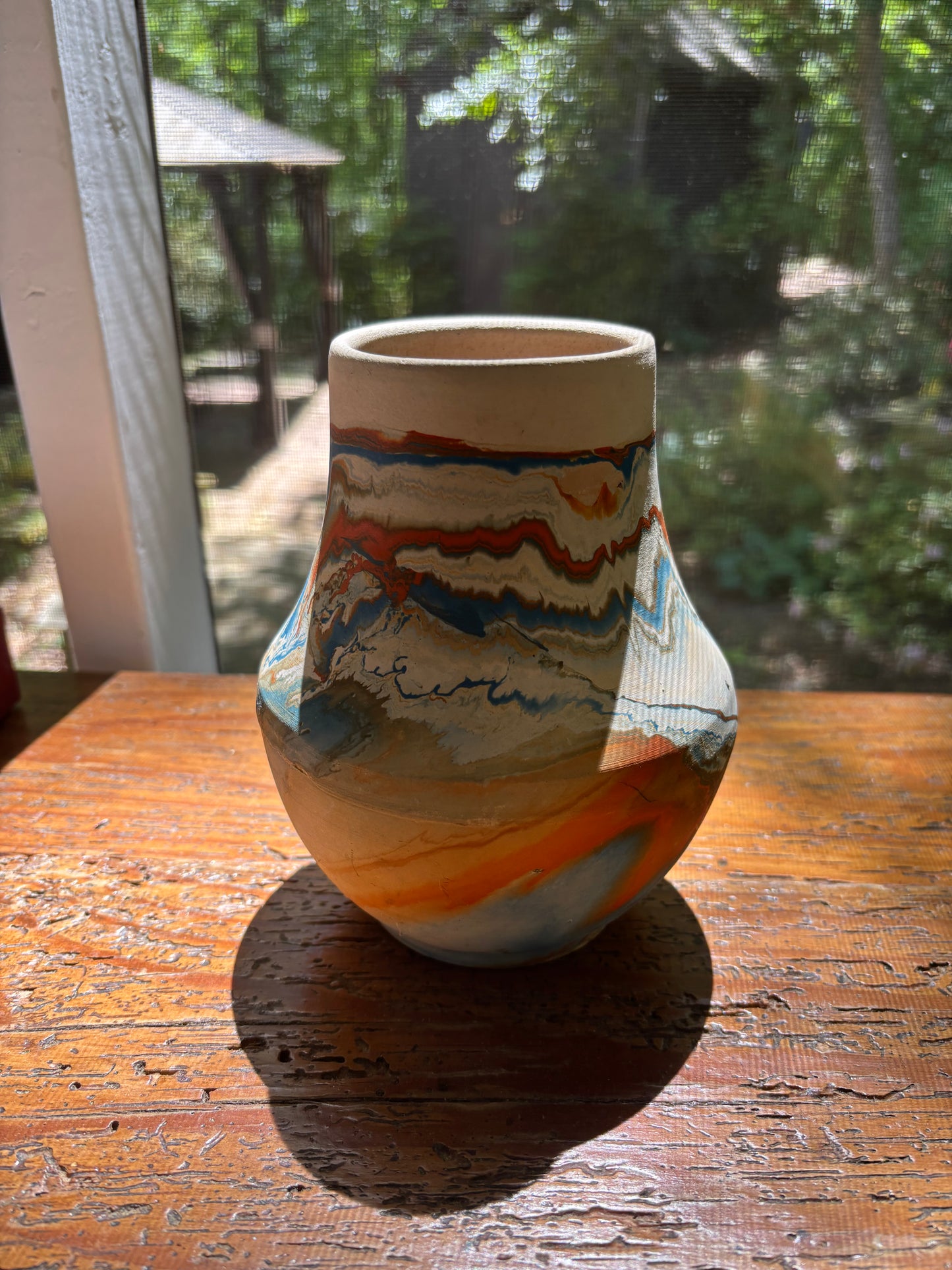 Collectible Nemadji swirl pottery vase!