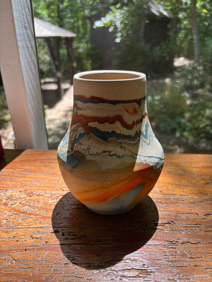 Collectible Nemadji swirl pottery vase!
