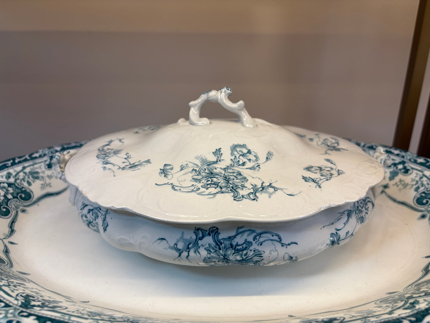 Lovely antique lidded tureen semi-porcelain dish featuring the Melrose pattern by Mellor, Taylor & Co.