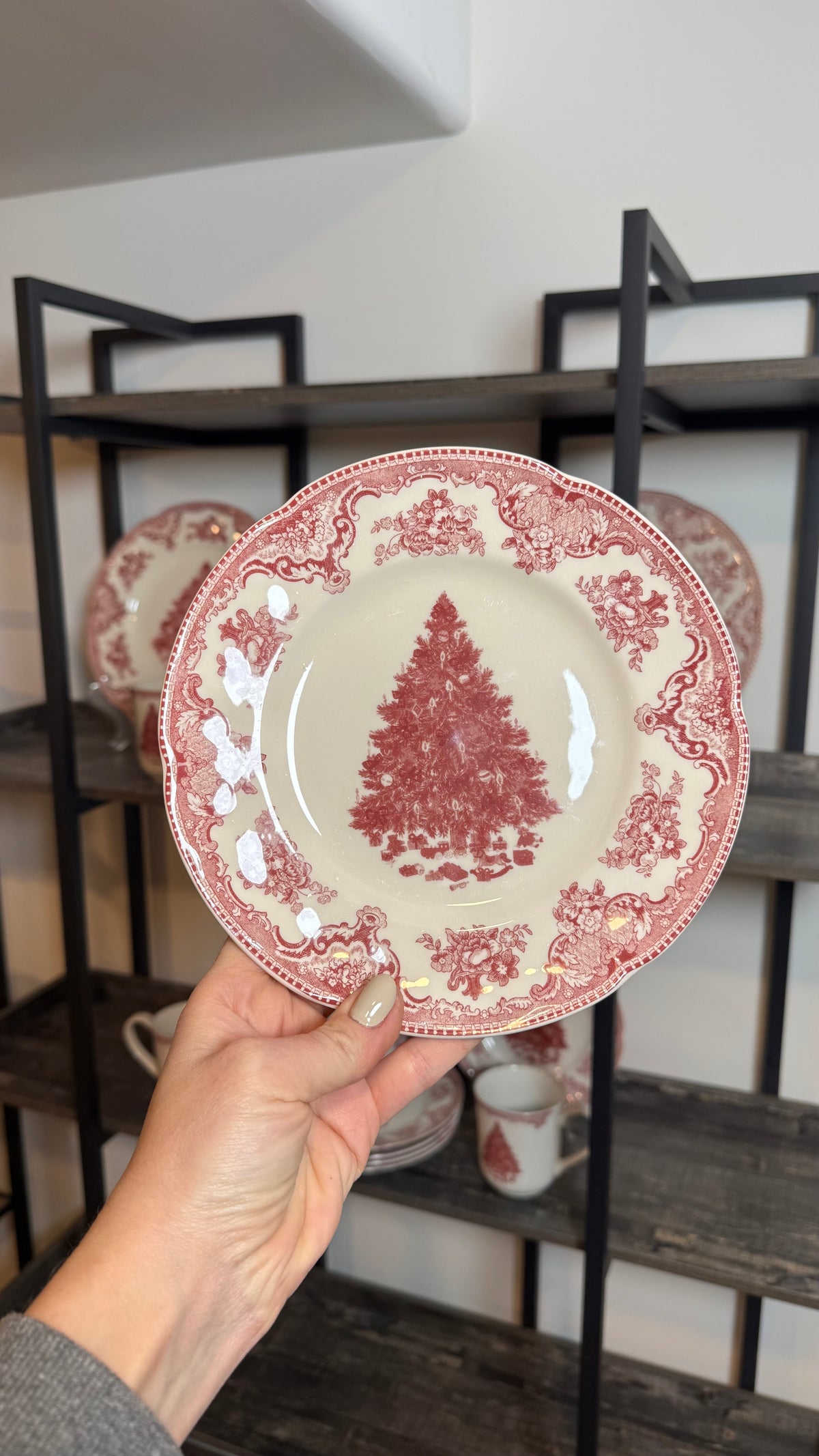 Johnson Brothers 18 Piece Set Red Christmas Tree Dinnerware