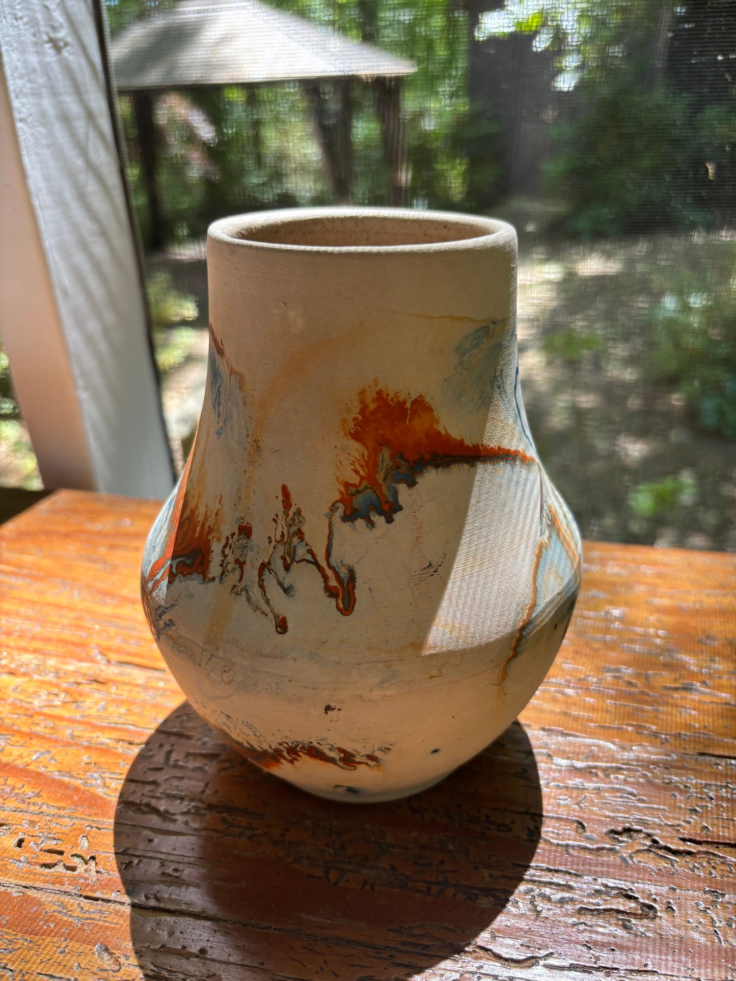 Collectible Nemadji swirl pottery vase!
