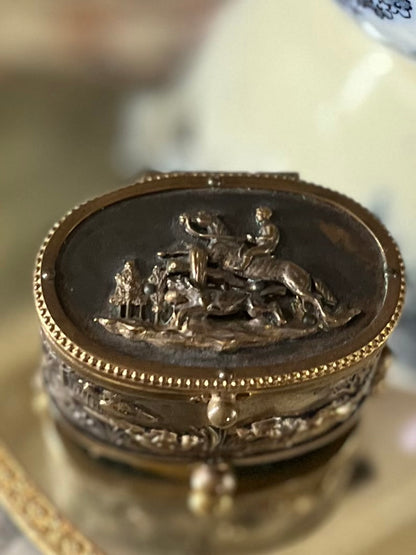 Live 08/25 Antique French Brass Bas Relief Hunt Scene Miniature Jewelry Casket