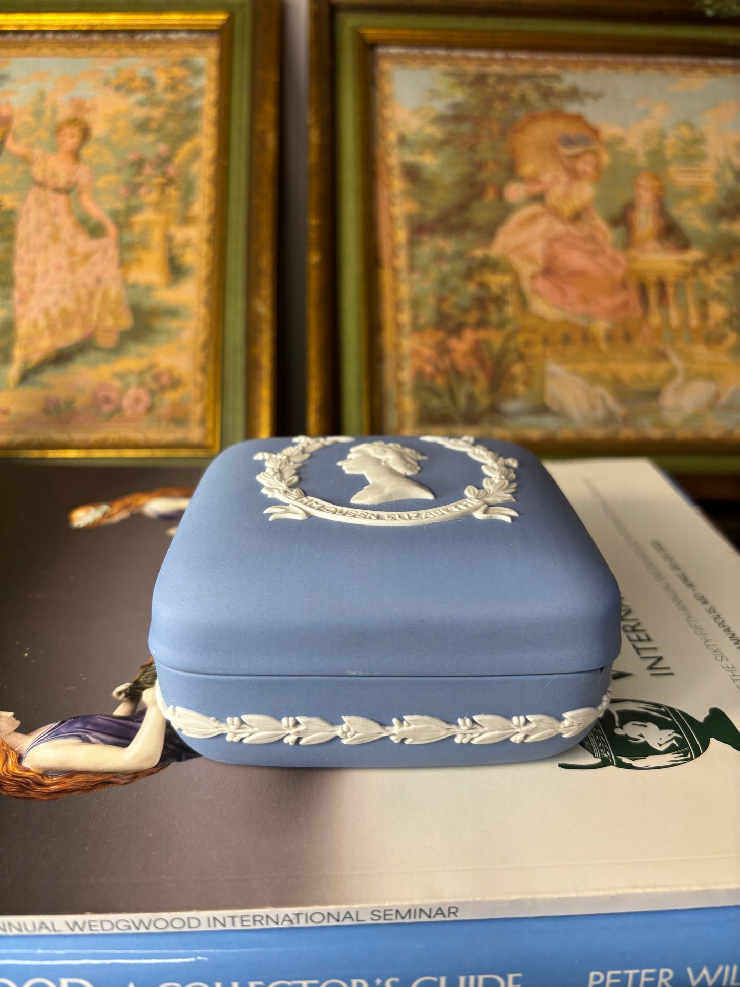 Wedgwood Jasperware Queen Elizabeth trinket box! As is!