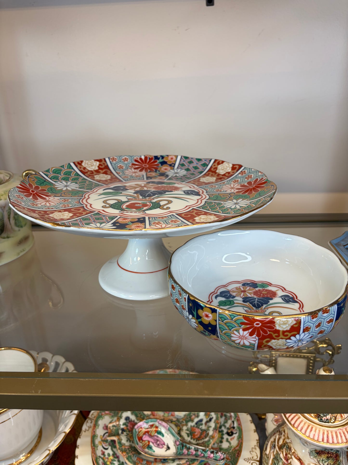 Beautiful Japanese Imari cake stand and matching bowl!