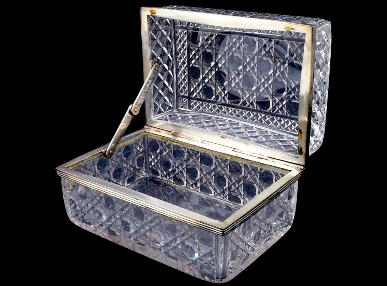 ANTIQUE FRENCH CUT CRYSTAL JEWELRY BOX WITH HINGED LID
