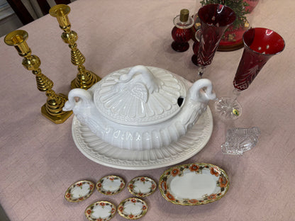 Beautiful swan tureen with under plate!