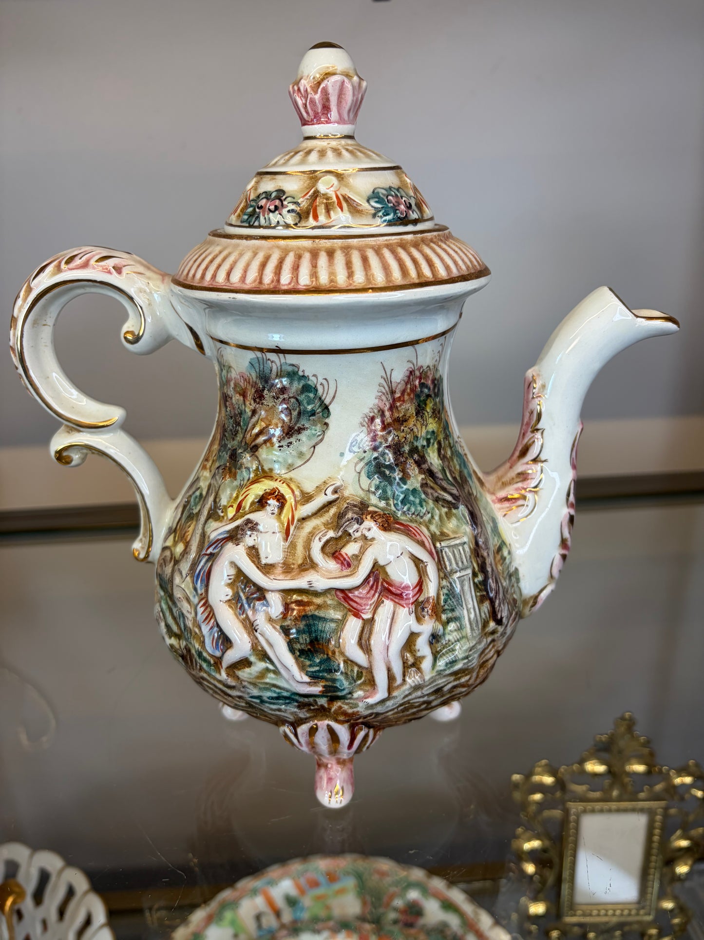 Lovely Capodimonte Italian tea pot!