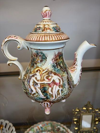 Lovely Capodimonte Italian tea pot!