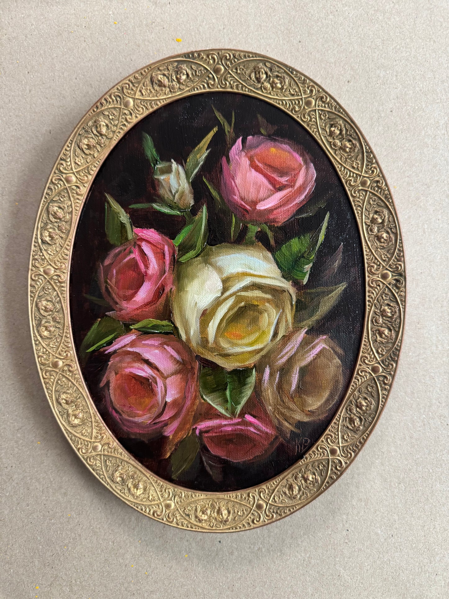 Solo Live Reserved pink and white bouquet of roses in antique frame