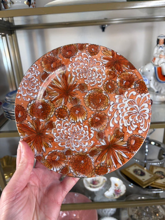 Vibrant chrysanthemum plate!