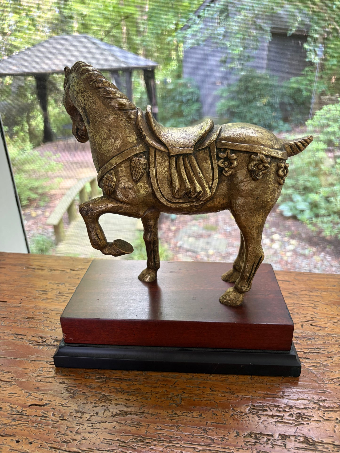 Gorgeous Bombay & Co. horse figurine on wood base!