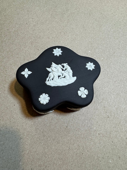 Black bassalt Wedgewood lidded flower box 3.75x2.75x1.5