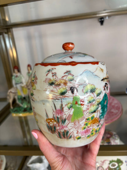 Sweetest Geisha biscuit jar!
