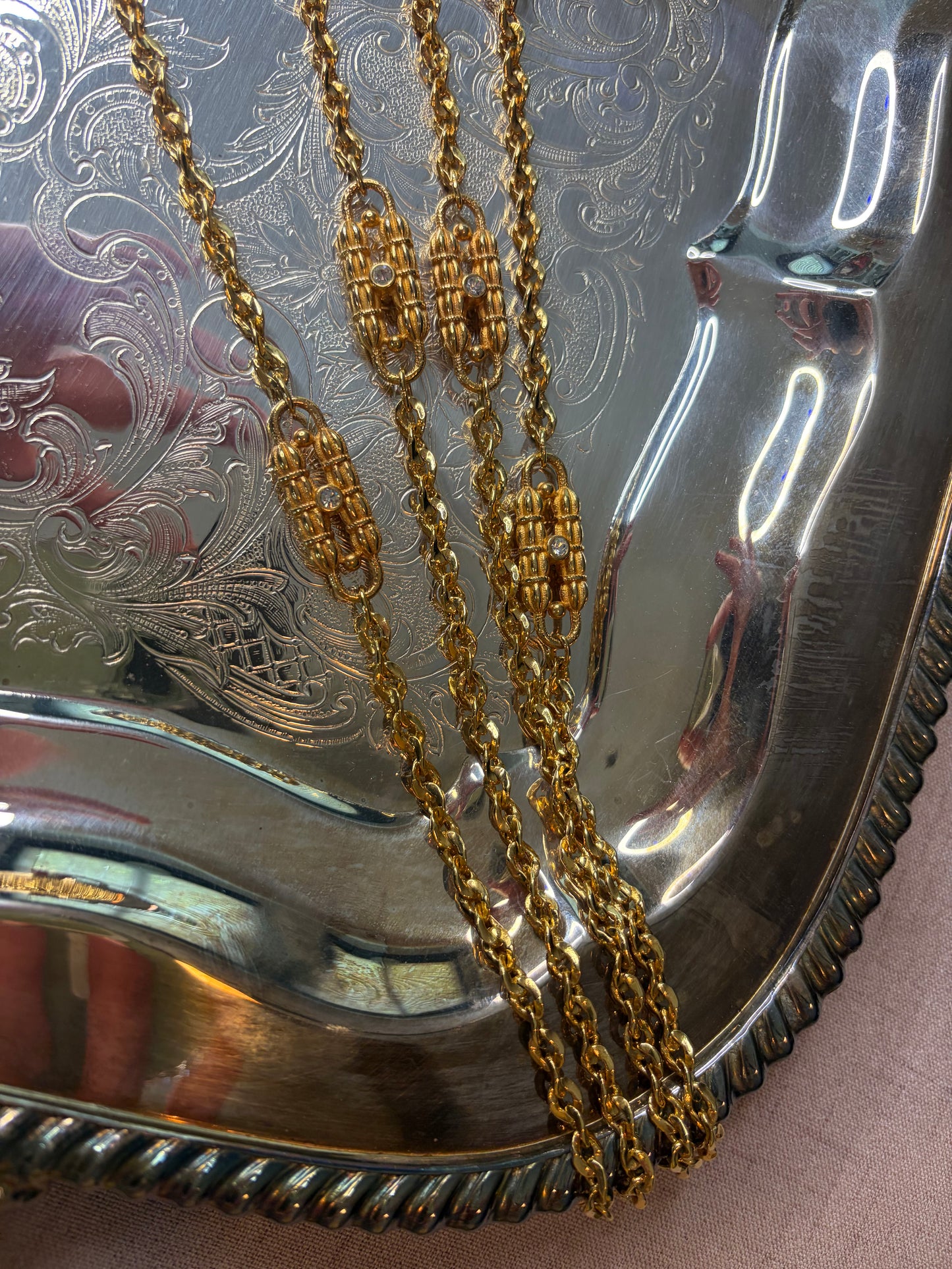 Gorgeous Jacqueline Kennedy paper link style gold necklace!