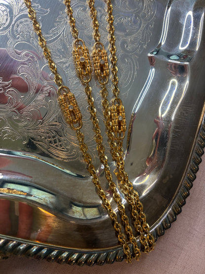 Gorgeous Jacqueline Kennedy paper link style gold necklace!
