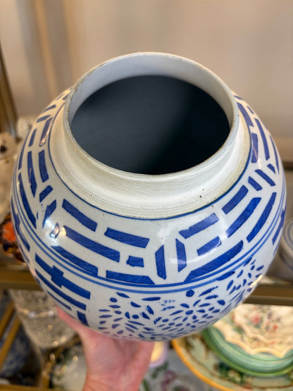 Beautiful vintage Double Happiness lidded ginger jar!